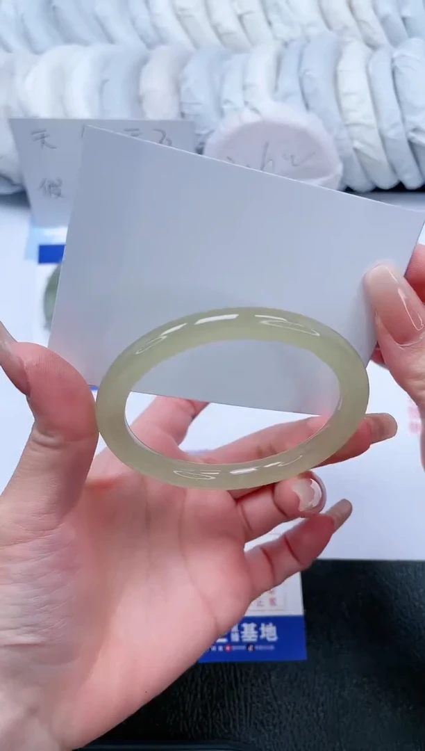 【闪购商品】石英质玉手镯未镶嵌T49-58