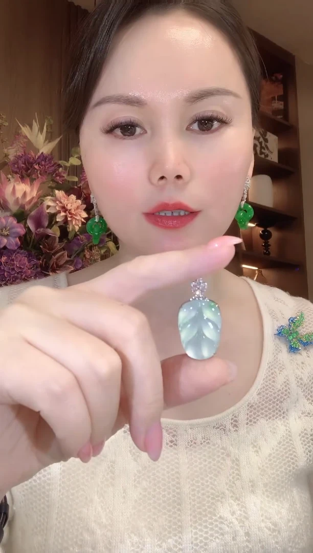 吊坠(不含链)18K金镶嵌翡翠C65