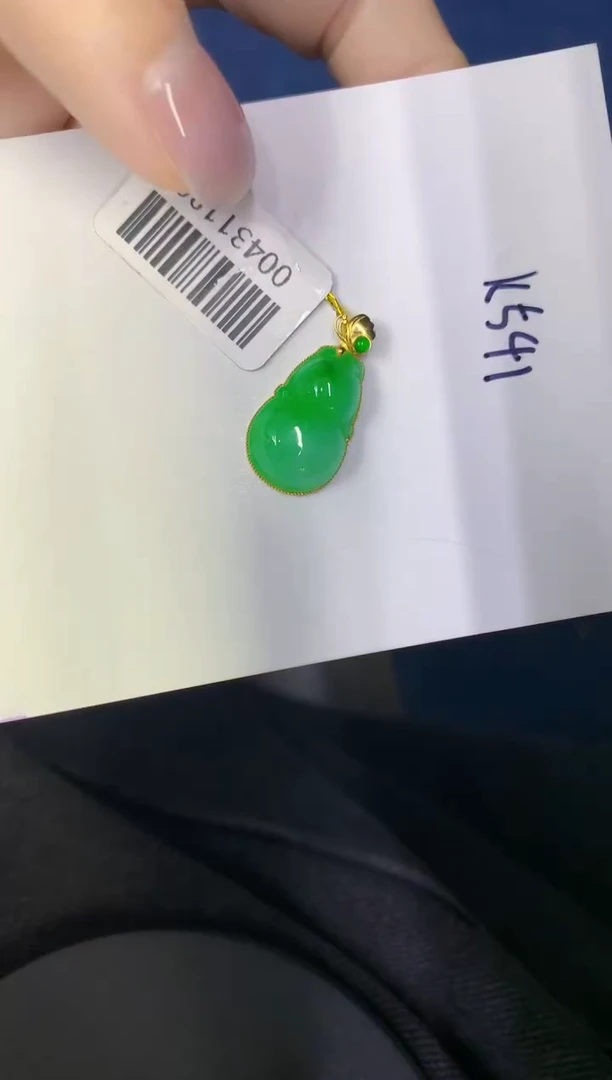 颈饰18K金镶嵌翡翠缅甸天然翡翠A货