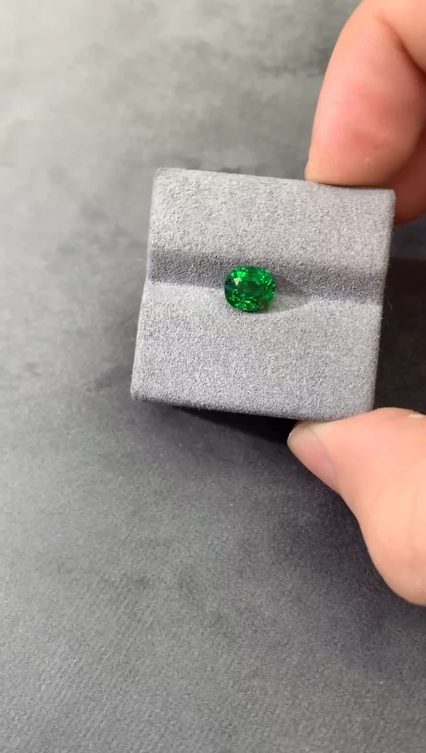 未镶嵌裸石石榴石（沙弗莱）1.63CT