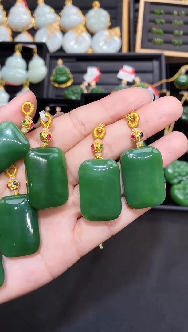 吊坠(赠链)18K金镶嵌和田玉35多样性发一