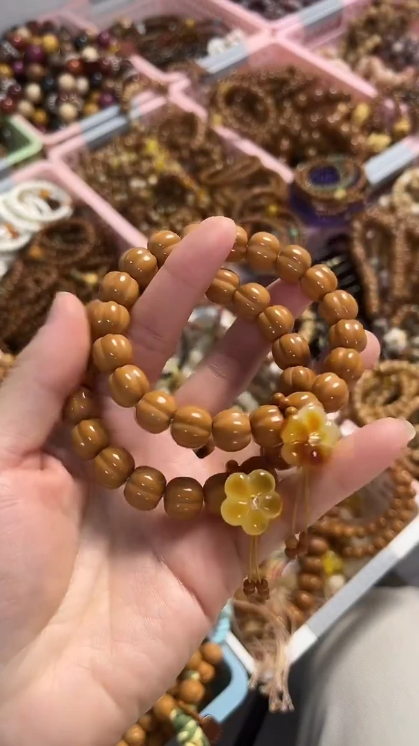 手串蜜蜡未镶嵌猴头泡芙南瓜手串搭配蜜蜡五瓣花 多样性发货