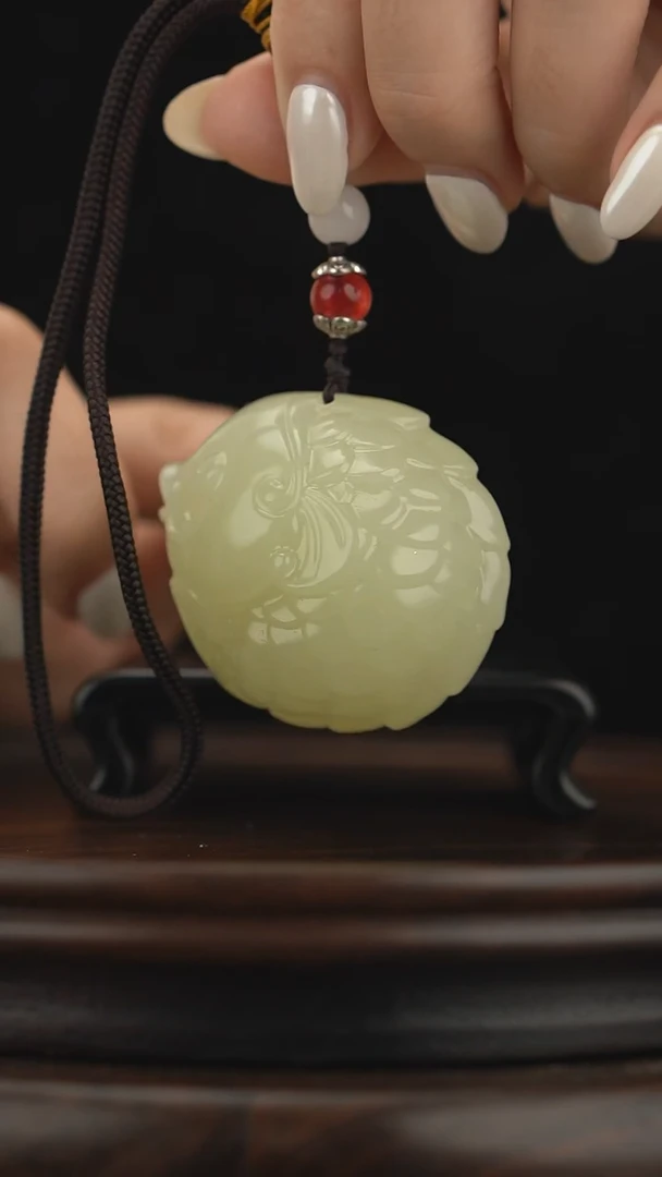 玉【年年有余】锦鲤天然玉石手把件