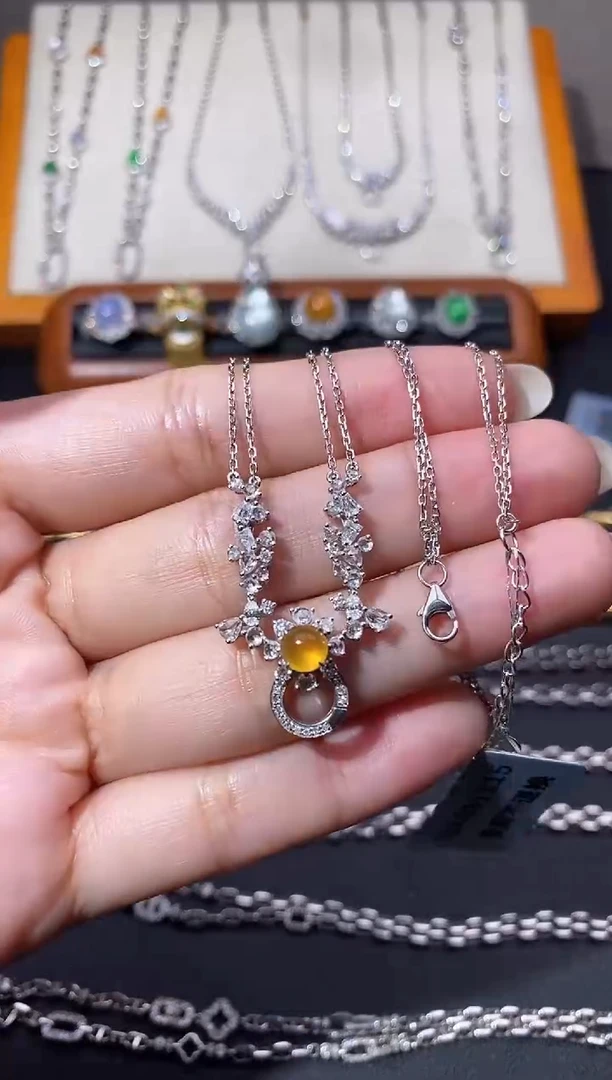 翡翠18K金镶嵌颈饰套链