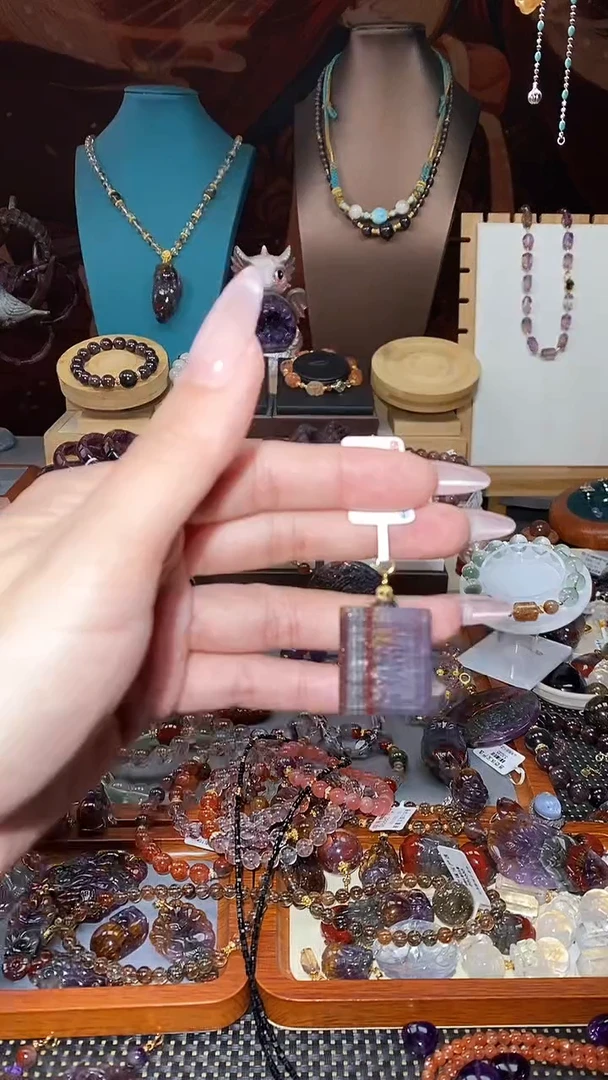 未镶嵌颈饰水晶极光无事牌