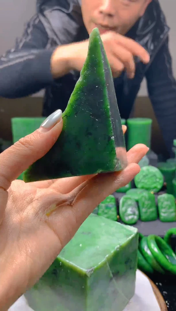 未镶嵌和田玉（碧玉）珠宝半成品1