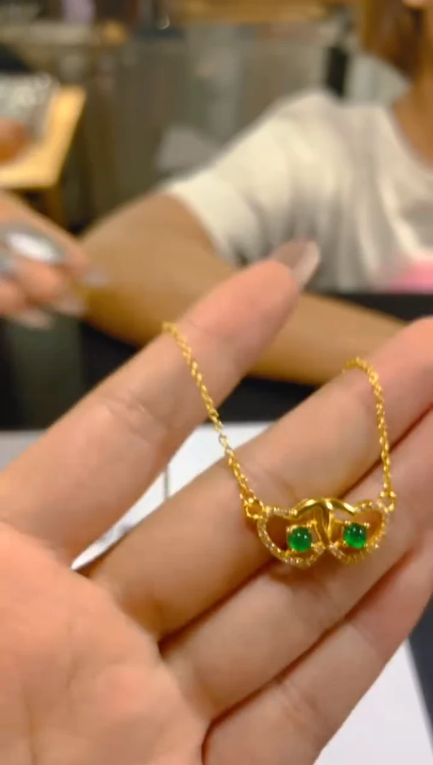 翡翠未镶嵌颈饰多样性发一