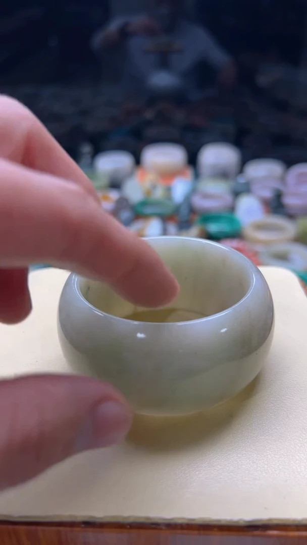 【闪购商品】石英质玉手镯未镶嵌143