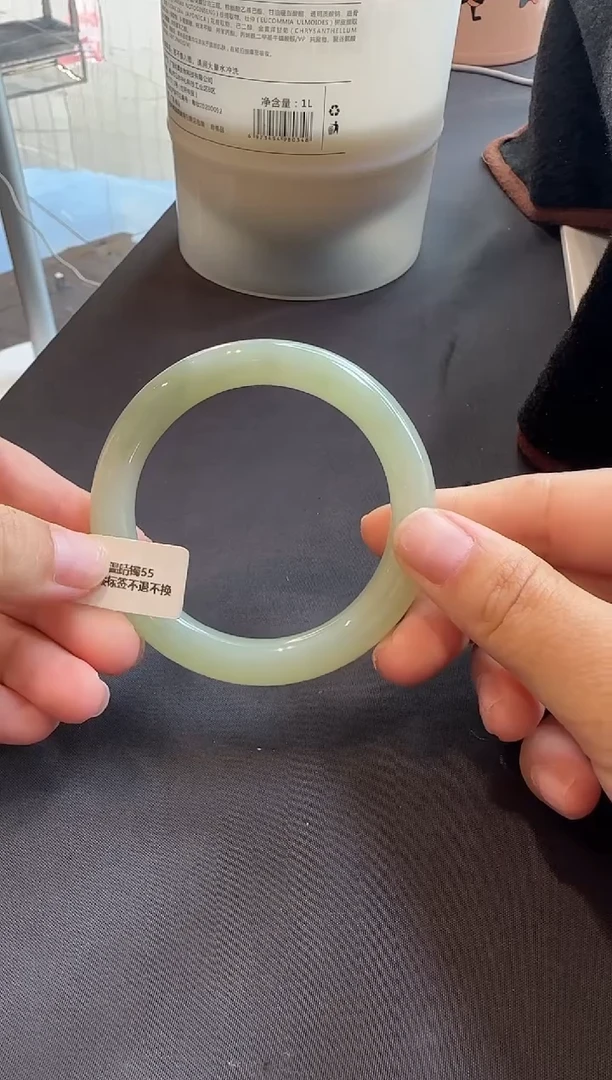 和田玉手镯未镶嵌姚***?温晴镯55