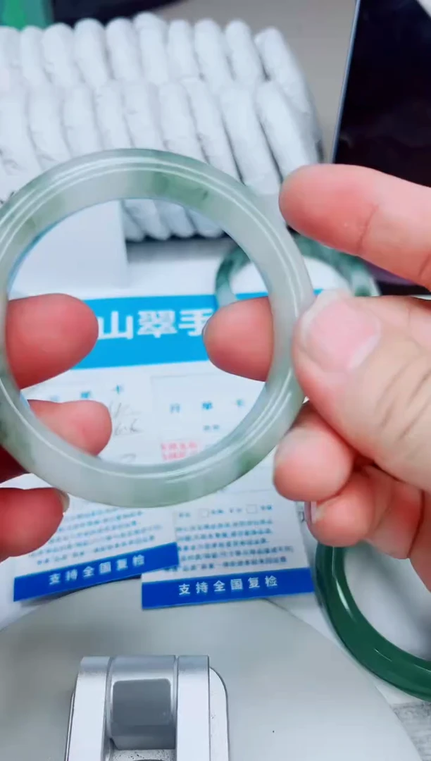 未镶嵌手镯石英质玉16/54