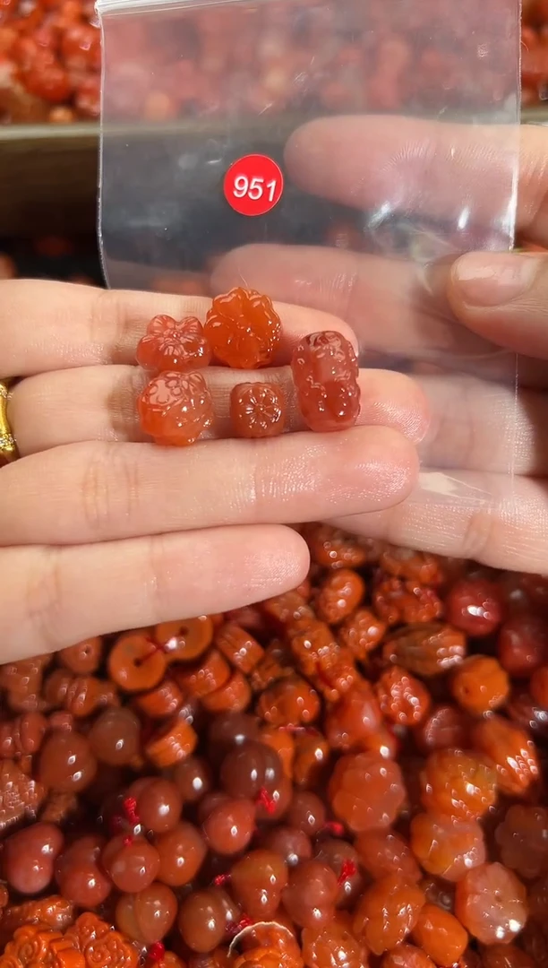 颈饰未镶嵌南红玛瑙1