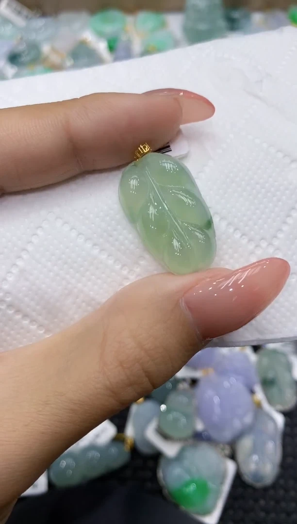 颈饰18K金镶嵌翡翠111111111111