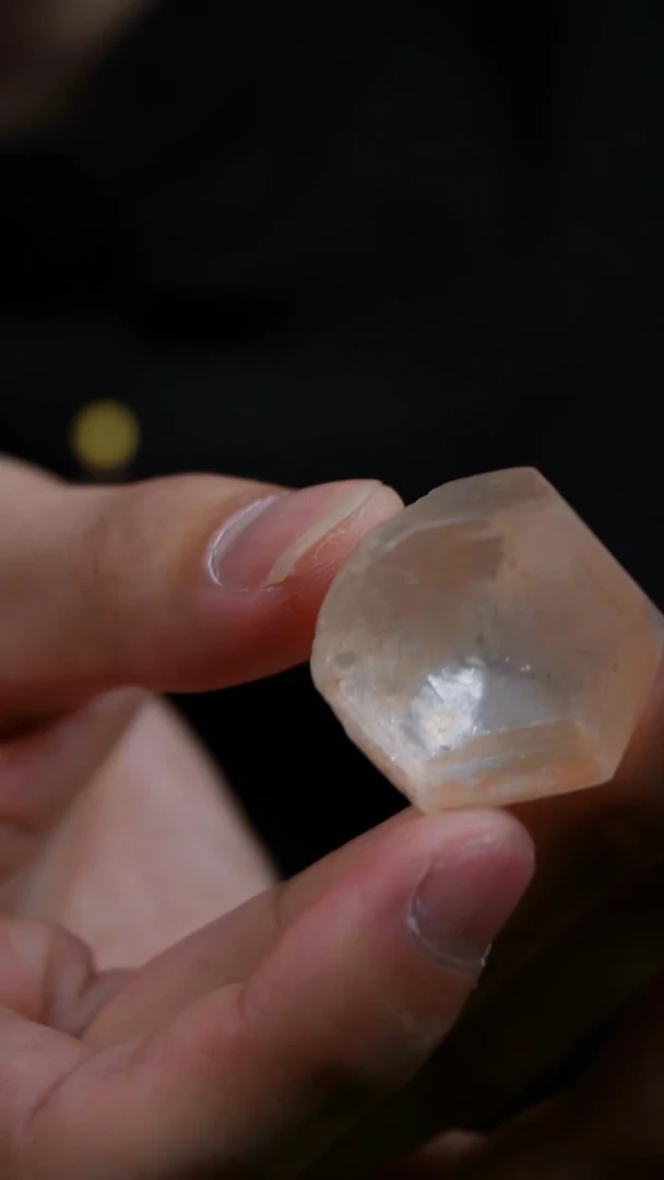 吊坠(赠链)未镶嵌水晶像***人水晶