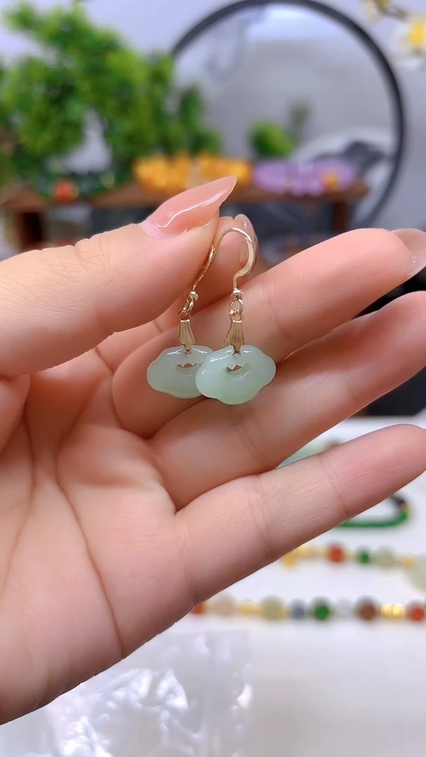 14K金镶嵌和田玉耳饰E869