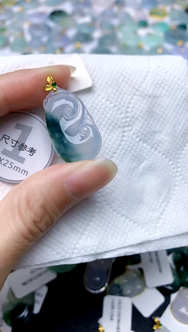 颈饰18K金镶嵌翡翠天然A货翡翠
