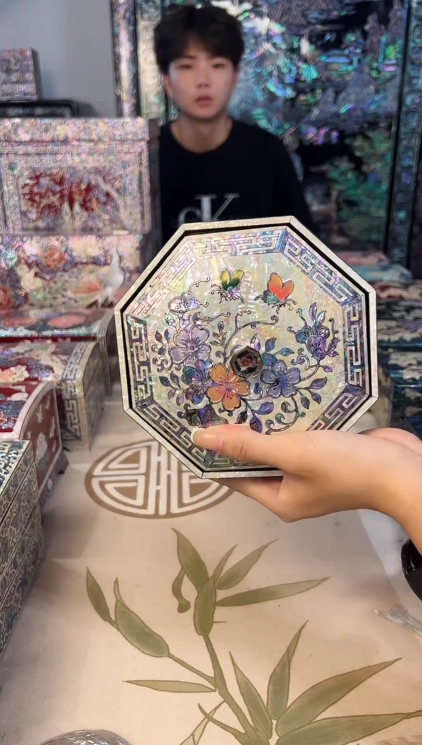 黑底全满螺·弘贝雅螺钿漆器文化馆