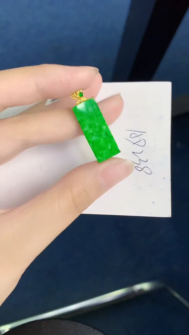 翡翠18K金镶嵌颈饰天然翡翠緬甸A貨