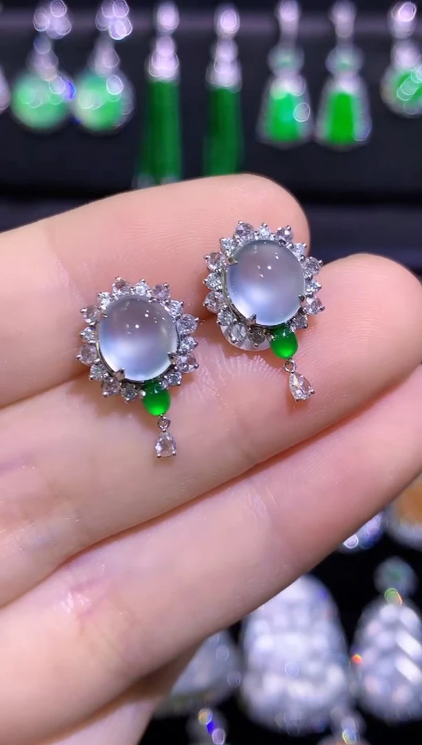 18K金镶嵌翡翠耳饰玻璃种蛋面不封底