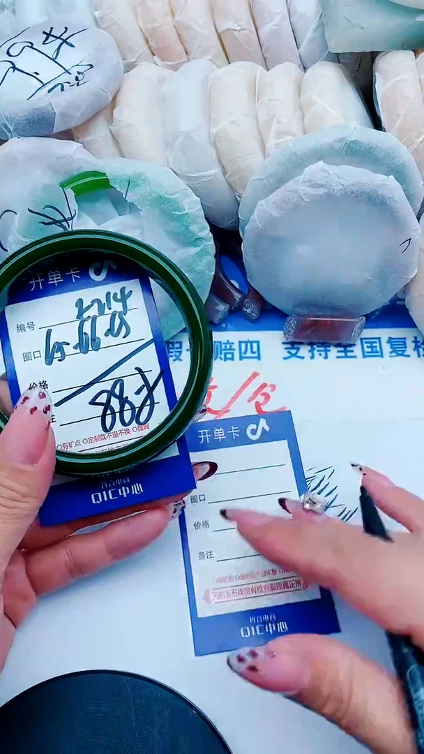 未镶嵌手镯石英质玉E2144+65-66