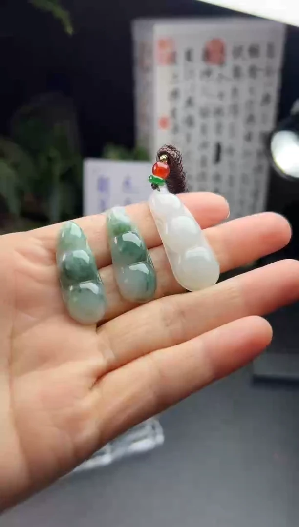 翡翠未镶嵌吊坠(不含链)多样性发一件