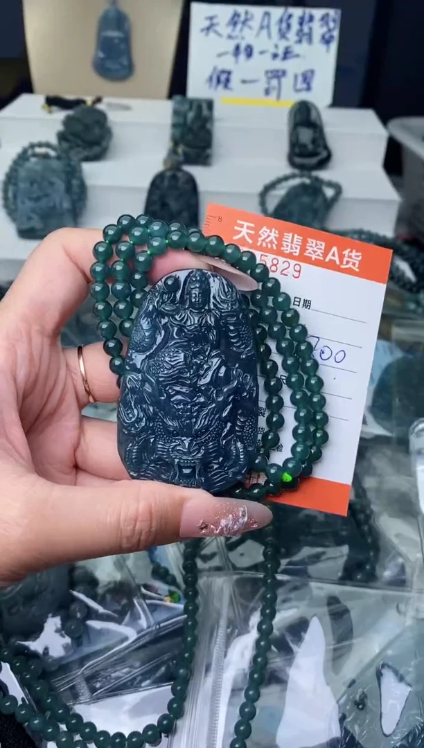 【闪购商品】翡翠颈饰未镶嵌··········