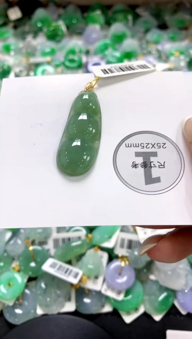 翡翠18K金镶嵌颈饰1111111111111111