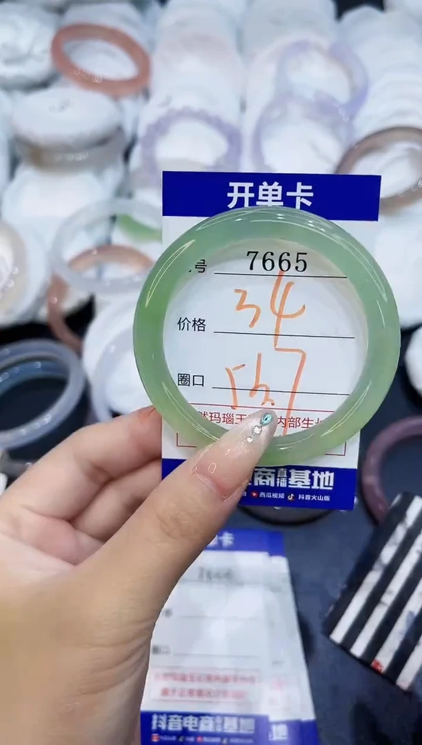 玛瑙/玉髓手镯未镶嵌7665
