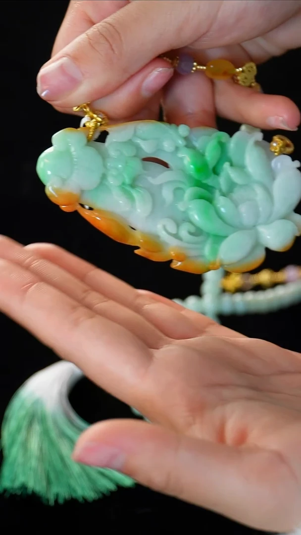 【闪购商品】翡翠颈饰未镶嵌花