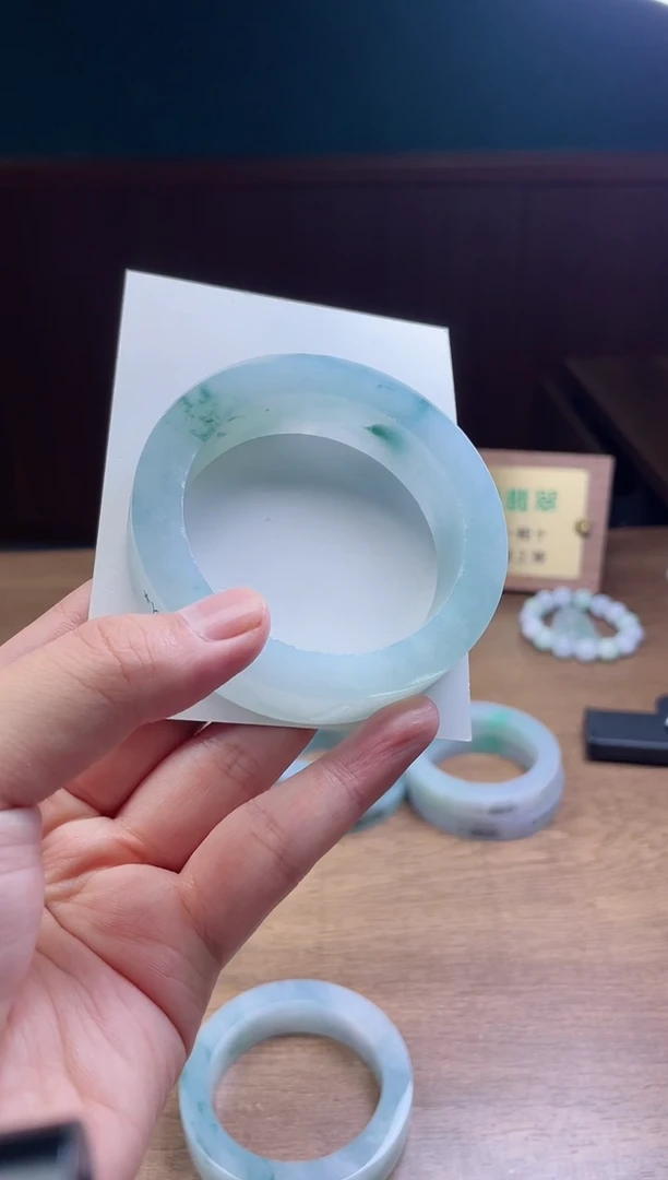 未镶嵌手镯定制翡翠地**言定制