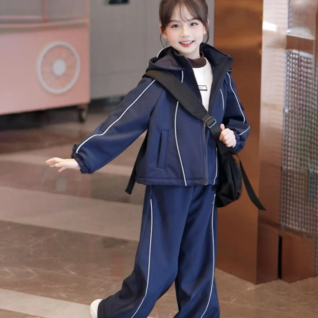 女童加绒套装秋冬款2025新款防风冲锋衣外套休闲裤两件套冬季衣服