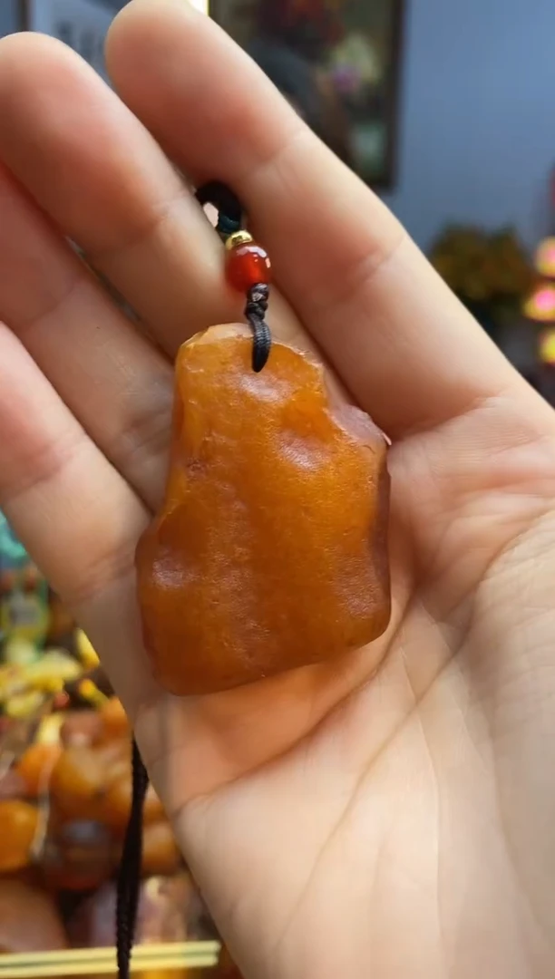 未镶嵌颈饰琥珀吊坠