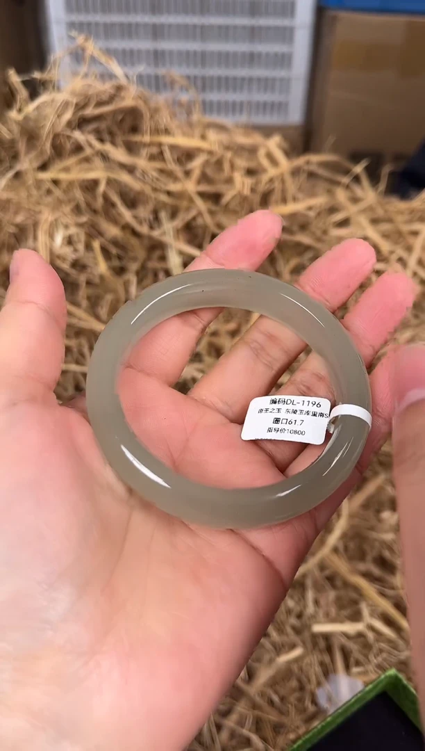 未镶嵌手镯石英质玉编码DL1196