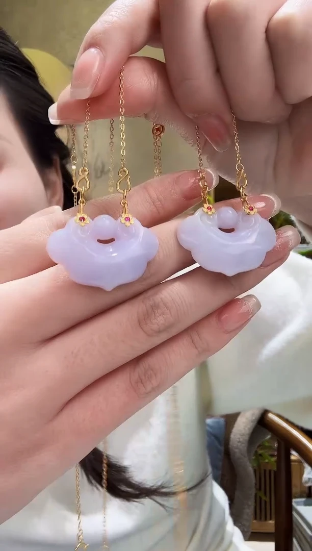 颈饰未镶嵌翡翠多样发其一个