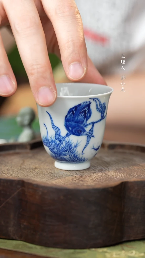 大师手绘青花单翠单杯