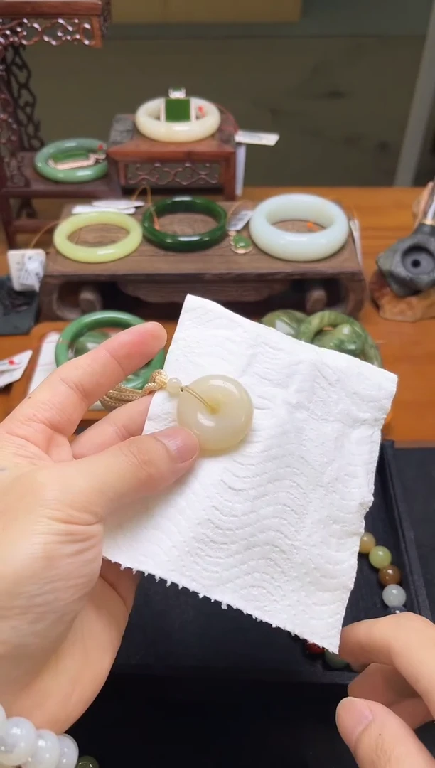 吊坠(不含链)未镶嵌和田玉青海野牛沟糖白 平安扣