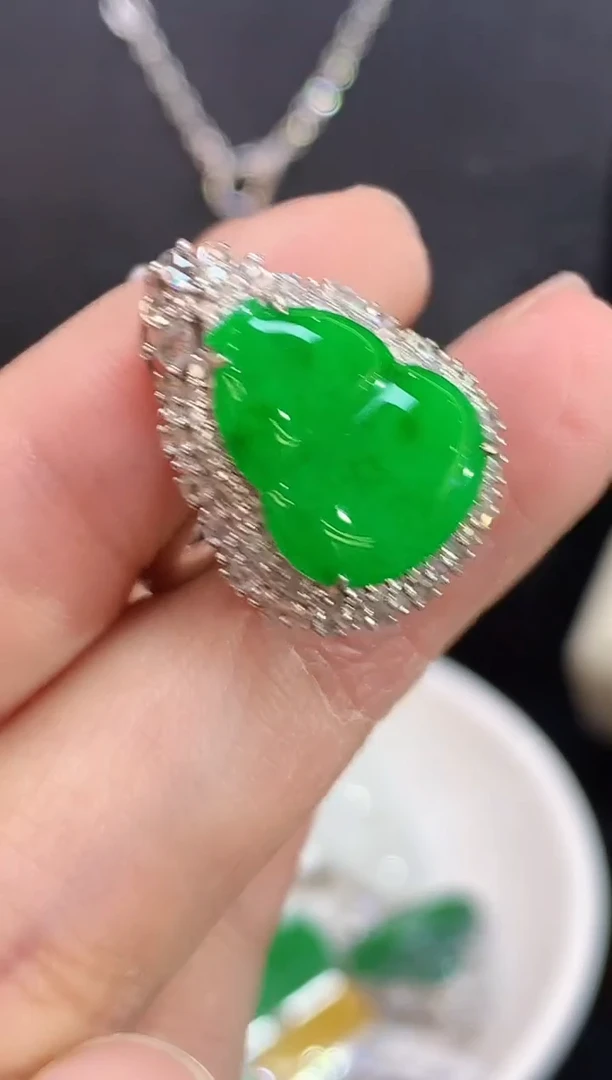 18K金镶嵌戒指翡翠WWS多样性发其一