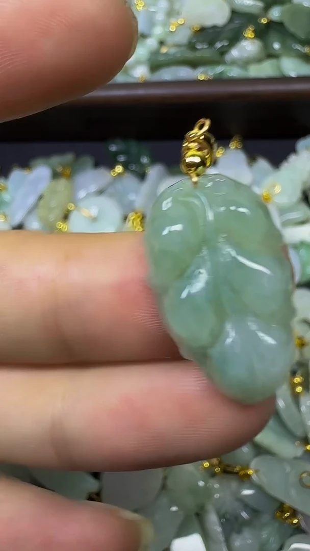 颈饰未镶嵌翡翠曼****.颈饰未嵌镶翡翠