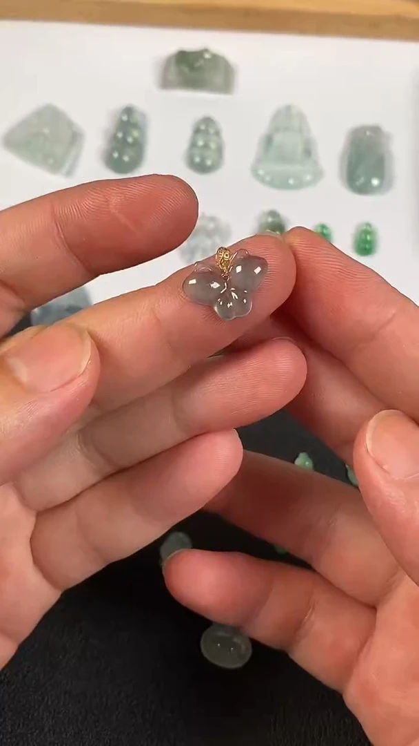 翡翠18K金镶嵌颈饰天然A货翡翠