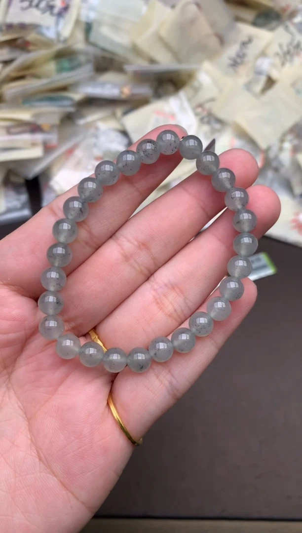 翡翠挂件未镶嵌  —