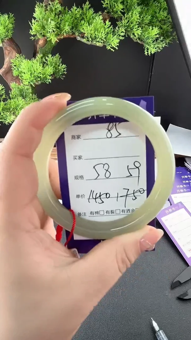 【闪购商品】和田玉手镯未镶嵌微色差85