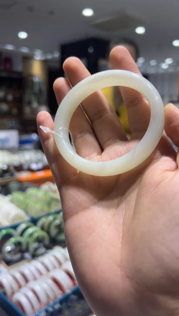 未镶嵌手镯和田玉58圈口 冰白玉手镯