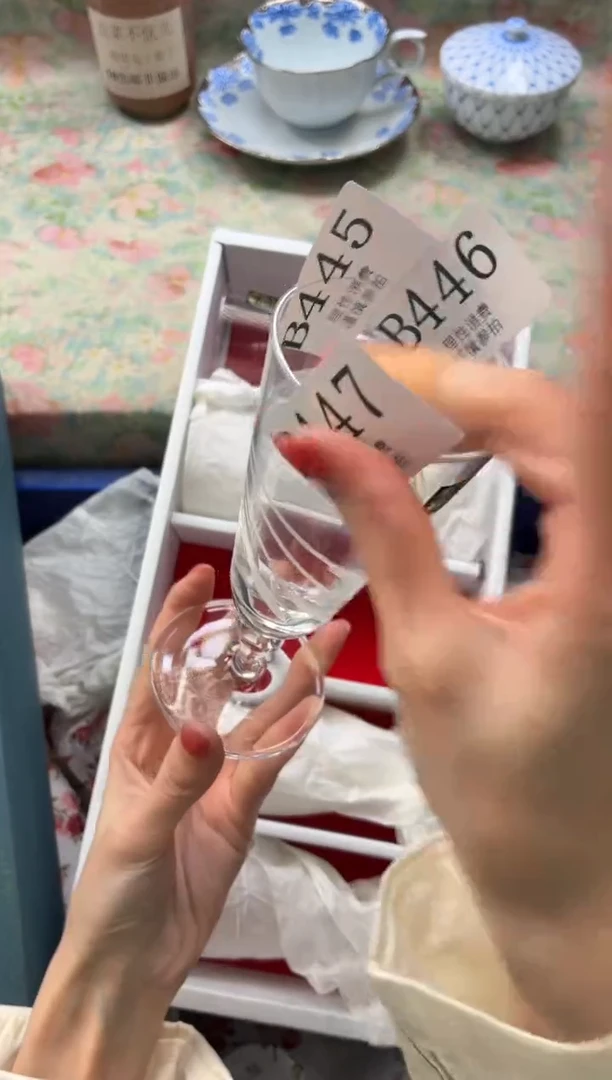 水晶玻璃杯套款球***?       B447