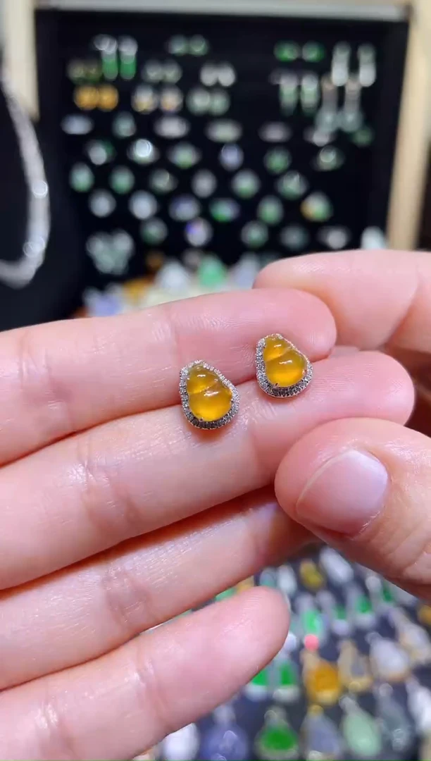 翡翠18K金镶嵌颈饰玻璃种黄葫芦耳钉