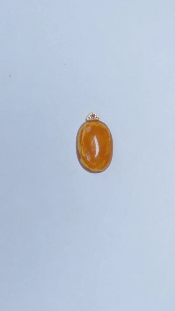 琥珀颈饰18K金镶嵌花蜡蛋面吊坠