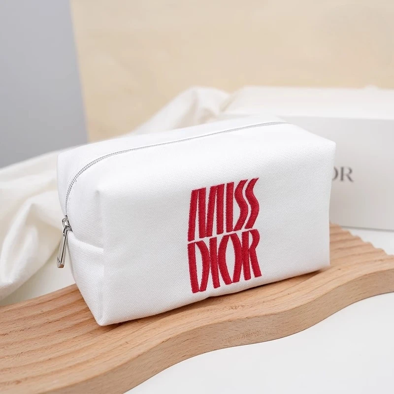 【小迪】无盒k92刺绣白色时尚简约收纳包便携实用精致logo刺绣