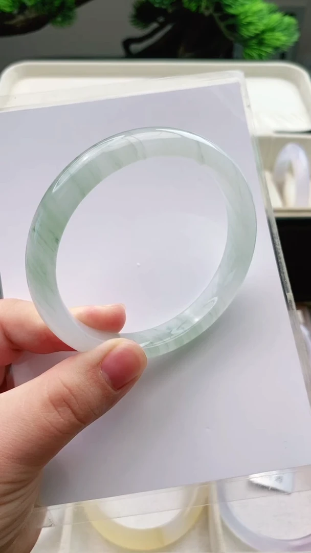 【闪购商品】石英质玉手镯未镶嵌61