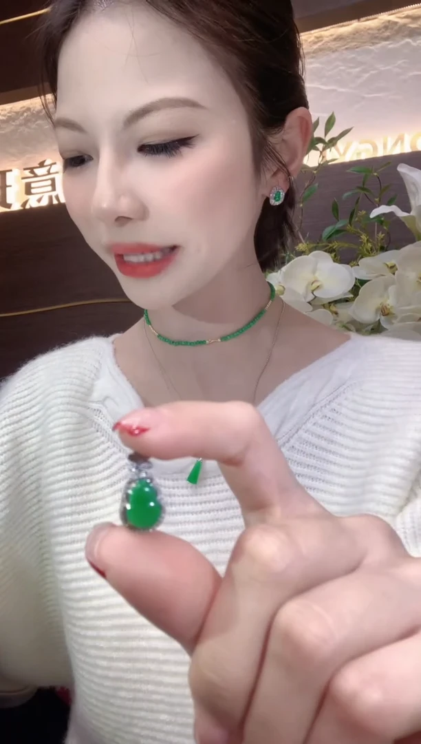 吊坠(不含链)18K金镶嵌翡翠A23
