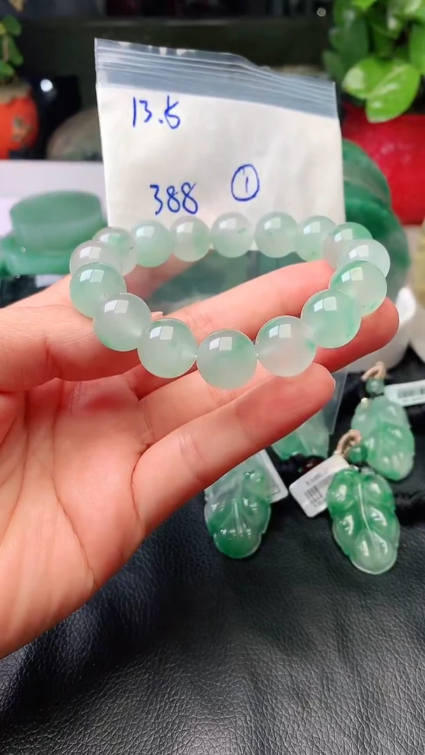定制石英质玉（非洲翠）手串13.5mm