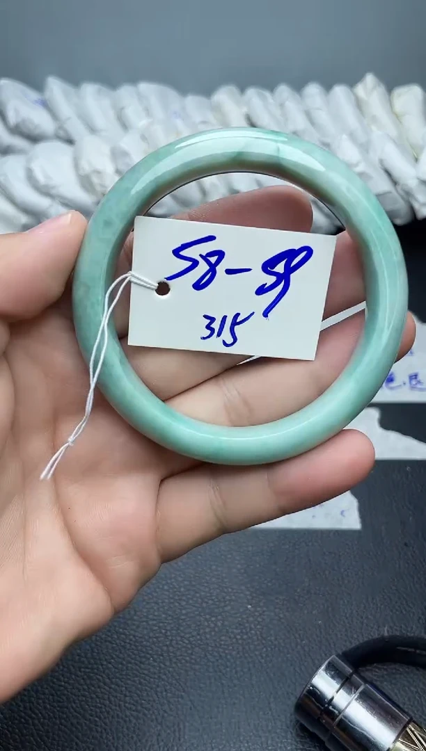 翡翠手镯未镶嵌315