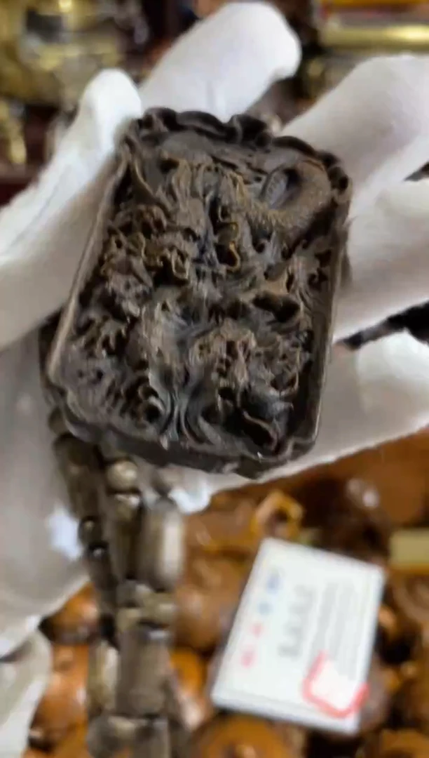 木中之王黑油龙牌吊坠